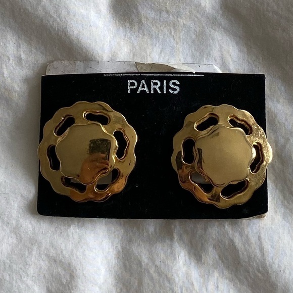 Vintage Signed Carita Paris Gold Flower Clip On Earrings - Picture 4 of 7